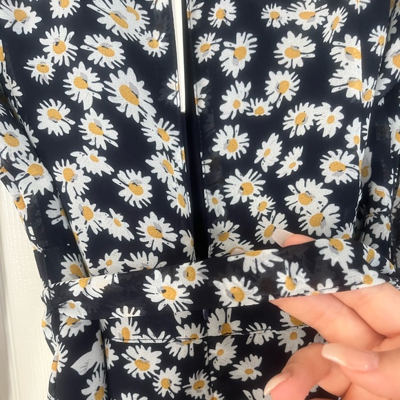 Floral Smocked & Tiered Dress Medium - Picture 7 of 9